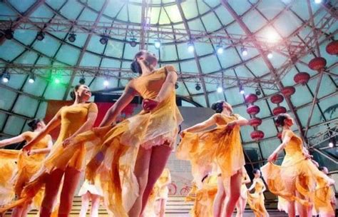 美女夜店跳舞实拍视频素材下载_红动中国