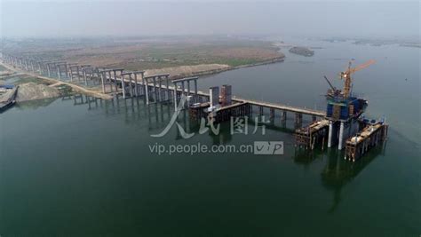 湖北宜城：汉江二桥桥墩全部完工-人民图片网
