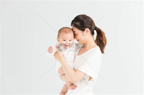 母婴妈妈抱着宝宝高清图片下载-正版图片500962184-摄图网
