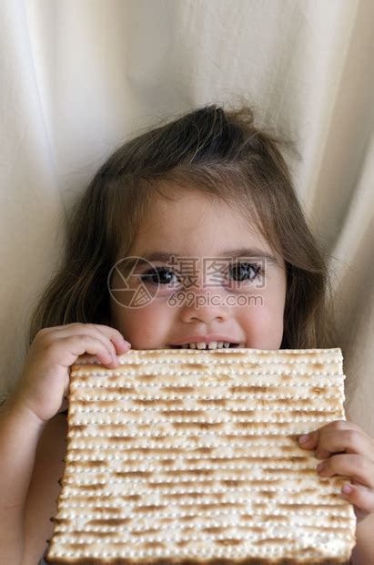 犹太女孩在逾越节的犹高清图片下载-正版图片502982727-摄图网