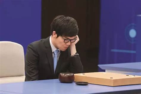 2：0，柯洁盘中认输，AlphaGo赢下第二场比赛_凤凰科技