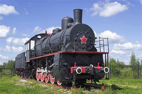 俄罗斯北部Petrozavodsk火车站的黑色头高清图片下载-正版图片306991223-摄图网