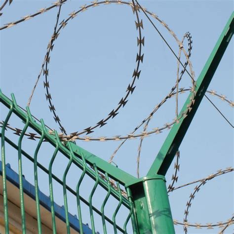 监狱钢网墙的搭配新产品螺旋状刀刺网