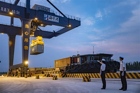 综合物流成本降低25% 嘉兴海宁港迎来首单外贸业务