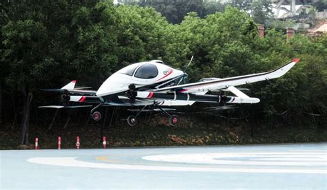 “亿航216”自动驾驶飞行器在山东烟台首次公开载人飞行__财经头条