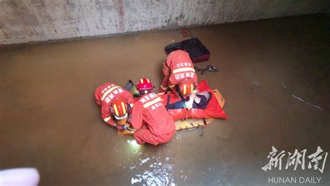 娄底：工人掉进5米深消防水池 消防成功救援 - 焦点图 - 湖南在线 - 华声在线