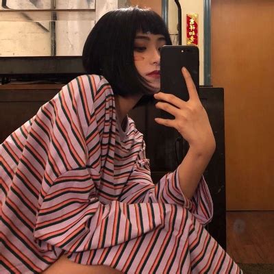 美高短发甜美女生头像