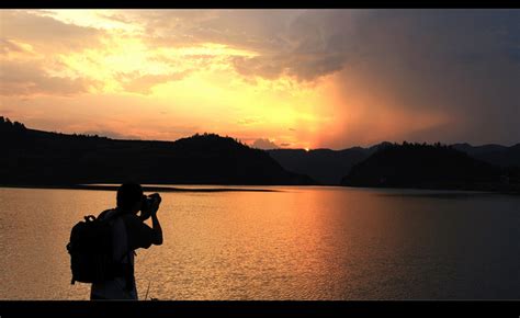 夕阳下的唯美黄昏剪影高清图片下载-正版图片500721936-摄图网