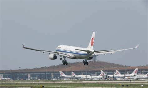 外媒：中国预计继续限制国际航班至2022年上半年