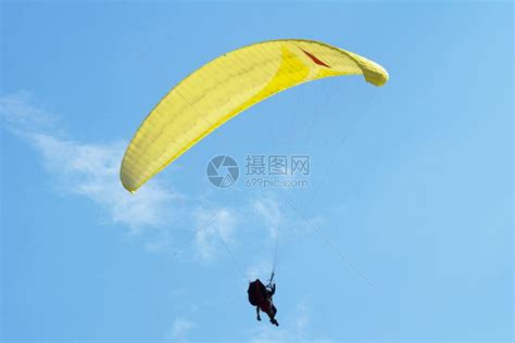摄|丽江玉龙雪山高空滑翔伞体验活动-西部印象户外俱乐部官网