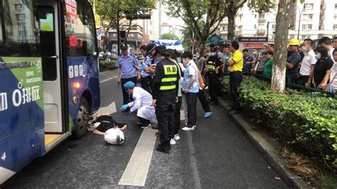 武汉公交集团通报903路公交车事故：致2死3伤，肇事司机已被控制_凤凰网视频_凤凰网
