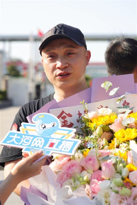 【大河网景】沉浸式报道 这些河南记者在郑渝班列上亮绝活-大河网