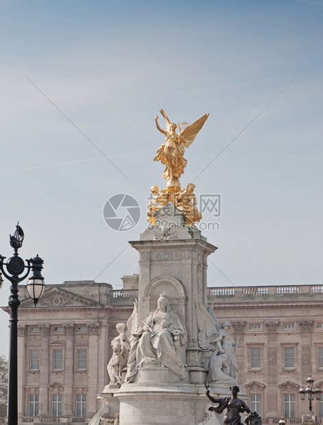 伦敦白金汉宫前的维多利亚纪念馆著名的天使女王高清图片下载-正版图片307666542-摄图网