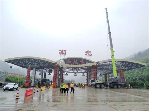 汉十高速迎来新年首场雪 全员打响除雪保畅攻坚战 - 湖北省人民政府门户网站