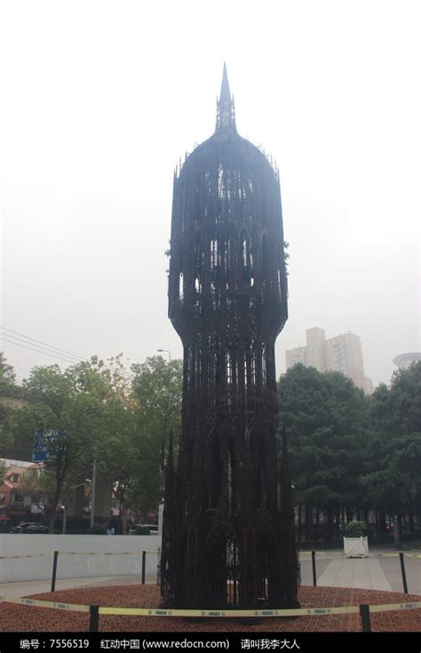 广州西塔金色雕塑未来之门高清图片下载_红动中国