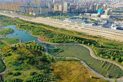 甘肃张掖：高铁西站生态公园景色美-人民图片网