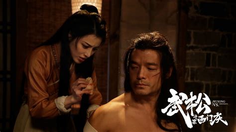 《水浒传》第18集02：武大郎当场捉奸潘金莲，不料却被西门庆打伤