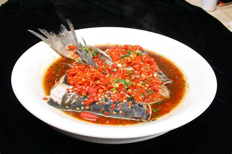 爱吃剁椒鱼头可以这样做，用最简单的方法，吃最好吃的鱼头，美味_凤凰网视频_凤凰网