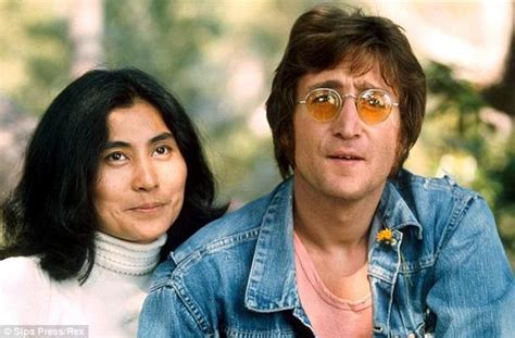 约翰列侬被曝是双性恋 妻子：他想睡男人(图)_凤凰娱乐
