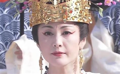 日本皇族之女，25岁被哥哥卖给50岁煤老板，晚年双目失明不幸去世_柳原白莲