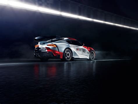 新款AMG GT4赛车 性能进一步强化升级 - 知乎