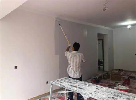 套房装修墙面需不需要刷底漆，刷墙漆施工方法及步骤_腾讯视频