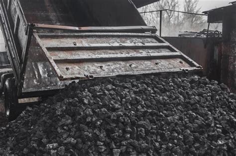 欧洲第一煤炭大国竟现涂黑石头冒充煤炭：俄罗斯看笑-期货频道-和讯网