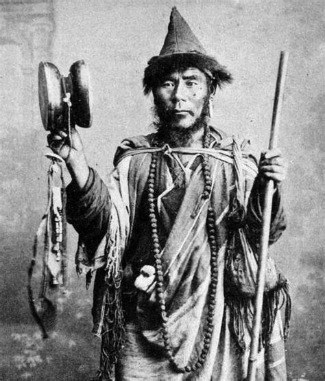 感受今非昔比的影像，一批最早摄于100年前的西藏人物黑白老照