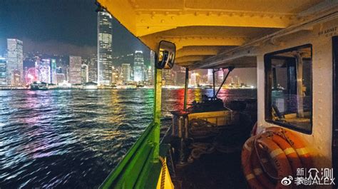 拍摄香港维多利亚港的红色帆船图片-记录7月27日香港维多利亚港的帆船素材-高清图片-摄影照片-寻图免费打包下载