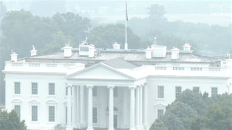 白宫周围被浓雾笼罩，华盛顿纪念碑几乎被吞噬_凤凰网视频_凤凰网