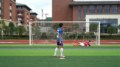 足球教学丨五个射门时创造空间的技巧_腾讯视频
