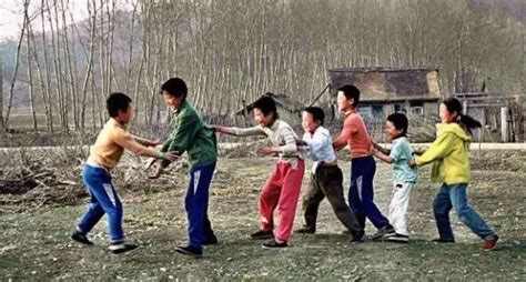 老照片：七八十年代的中国小朋友，满满的童年回忆 - 派谷老照片修复翻新上色