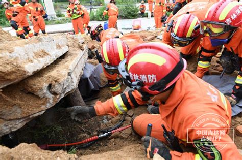云南地质失联人员搜救工作新发现：发现两件失联人员的雨衣(含视频)_手机新浪网