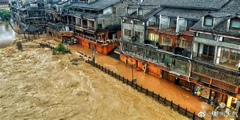 大暴雨袭击湖南凤凰 沱江水位暴涨古城被淹-天气图集-中国天气网