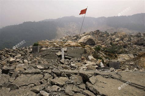 实拍512汶川大地震灾难发生时的瞬间，山崩地裂！