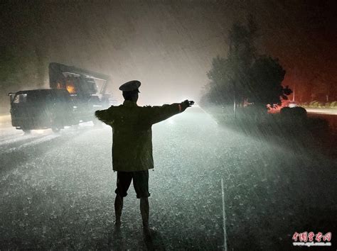 风雨如磐 这身影让人心安--中国警察网