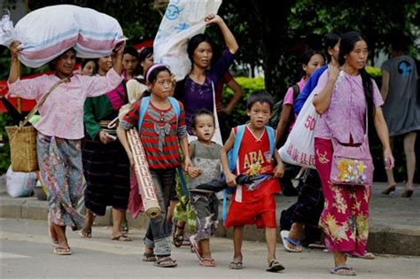 局势持续紧张！缅甸军方强力应对示威者，多国宣布撤侨|界面新闻 · 天下