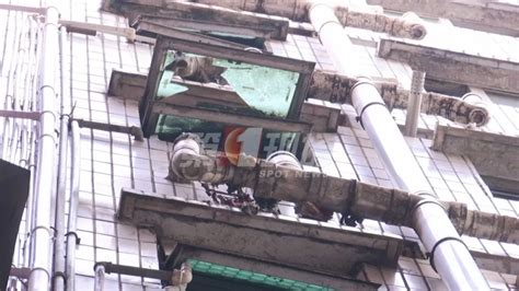 重庆一高层住宅突发火灾，女子翻窗逃生不慎坠落身亡_凤凰网视频_凤凰网