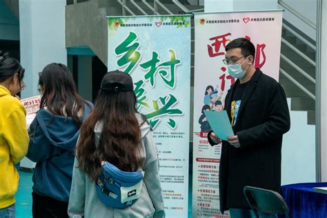 江苏南京：女大学生专场招聘会传递新动向——供需两旺，复合型人才成“香饽饽”_南报网