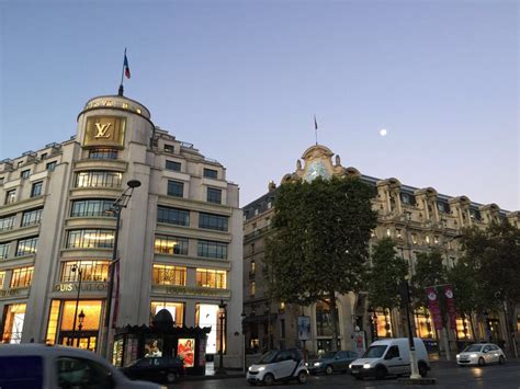 2023香榭丽舍大街购物,...Dior、LV、Fendi、Céline...【去哪儿攻略】