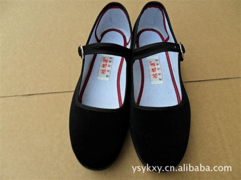 鞋子批发厂家,批发鞋子5元至20元,鞋子1元批发进货_大山谷图库