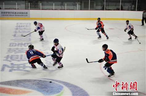 第二届全国青年运动会冰球比赛在河北承德开赛