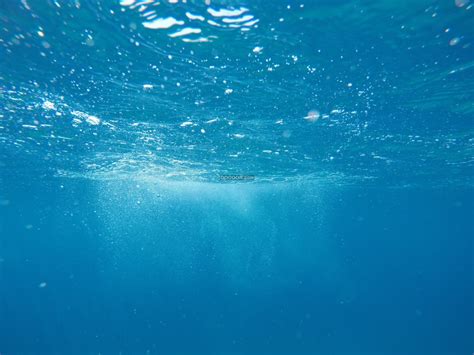 清澈的水背景蓝色的自然纹理高清图片下载-正版图片502878769-摄图网