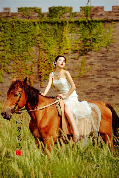 马术骑马的女人高清图片下载-正版图片504191232-摄图网