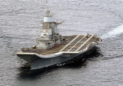 印度航母“维克拉玛蒂亚”号在卡尔瓦尔海军基地基本完成了飞行甲……