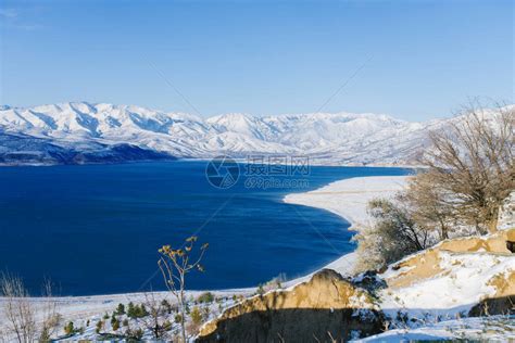 乌兹别克斯坦冬季的查瓦克水库高清图片下载-正版图片506744149-摄图网