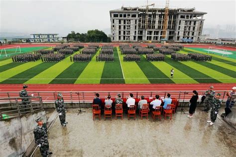 我校隆重举行2022级新生军训会操表演及总结表彰大会-徐州市第二中学
