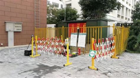 红旗东路的红光嘉苑进行电缆敷设工作 - 铜马电力