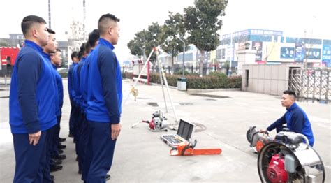 项城市消防救援大队指导员尤军鹏表示刘恒是现在保持身体素质最好的一个。
