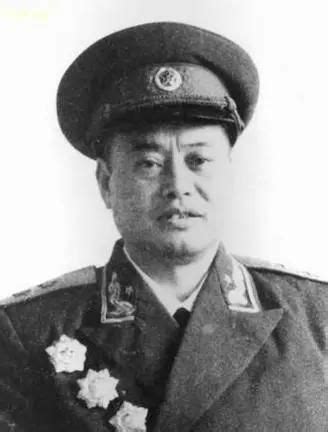 钟伟明明有中将的资历和战功，1955年为什么只授少将？-中国娱乐